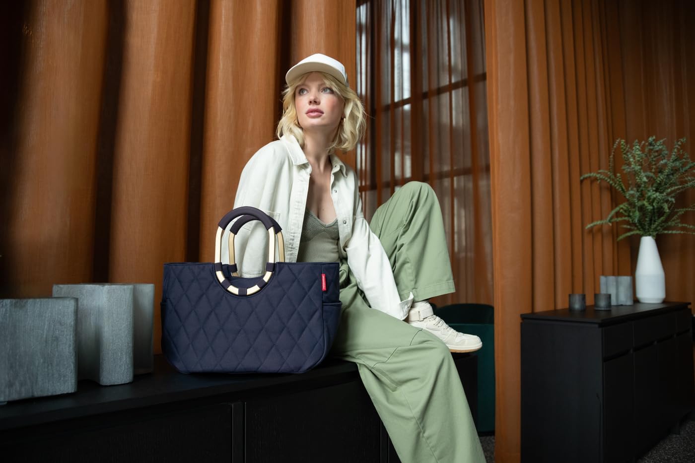 reisenthel Loopshopper M - Sturdy Bag with Practical Compartments Made from Recycled PET Bottles - Elegance When Shopping, Lots of Function Included, Teddy Sand, M