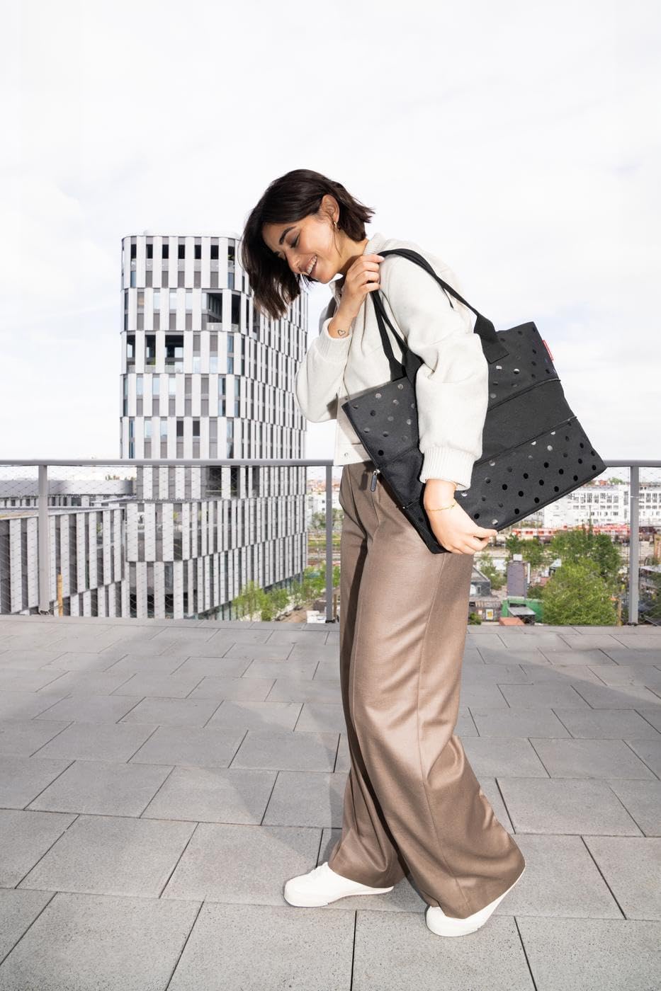 reisenthel Shopper E1 Glossy Dots Black, Daisy Blue