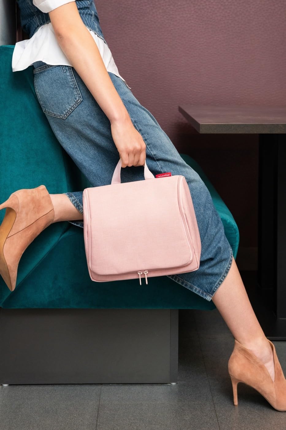 reisenthel Toiletbag XL Practical Toiletry Bag with Hook, Water-Repellent Material, Mesh black., 28 cm, Cosmetic bag