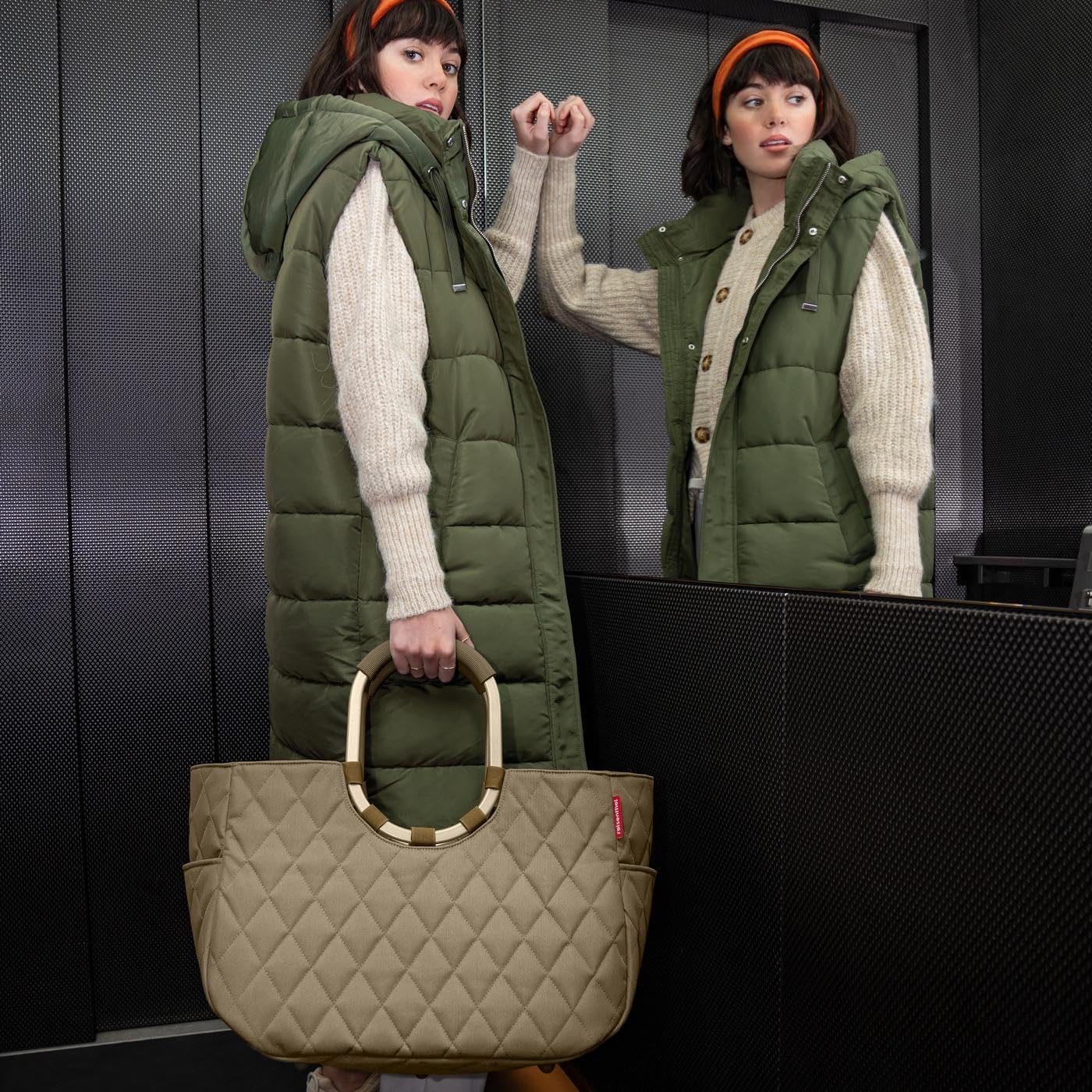 reisenthel loopshopper L - Sturdy bag with practical compartments - water resistant design.