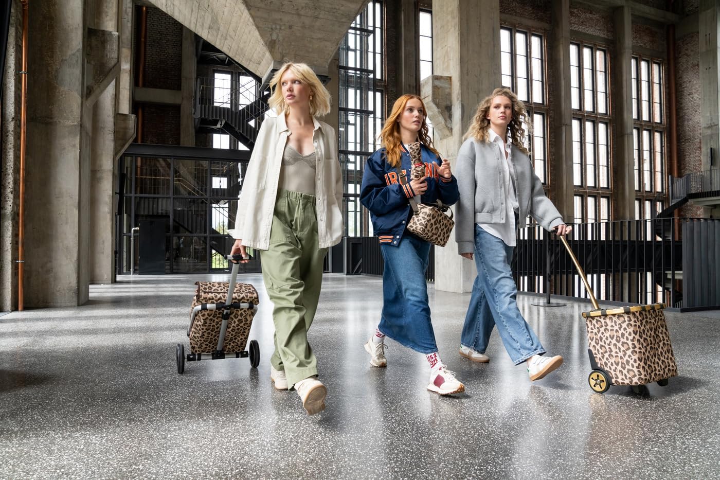 reisenthel Coolerbag-to-go Small Insulated Shoulder Bag - Ideal for Picnics, Office and Travel